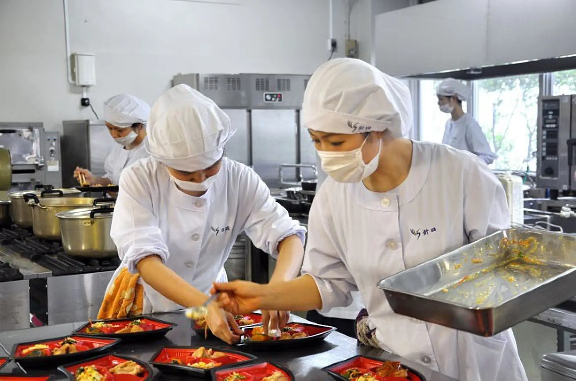 NHÀ MÁY HÒA LẠC - TRUNG TÂM CHĂM SÓC NGƯỜI CAO TUỔI TƯ NHÂN