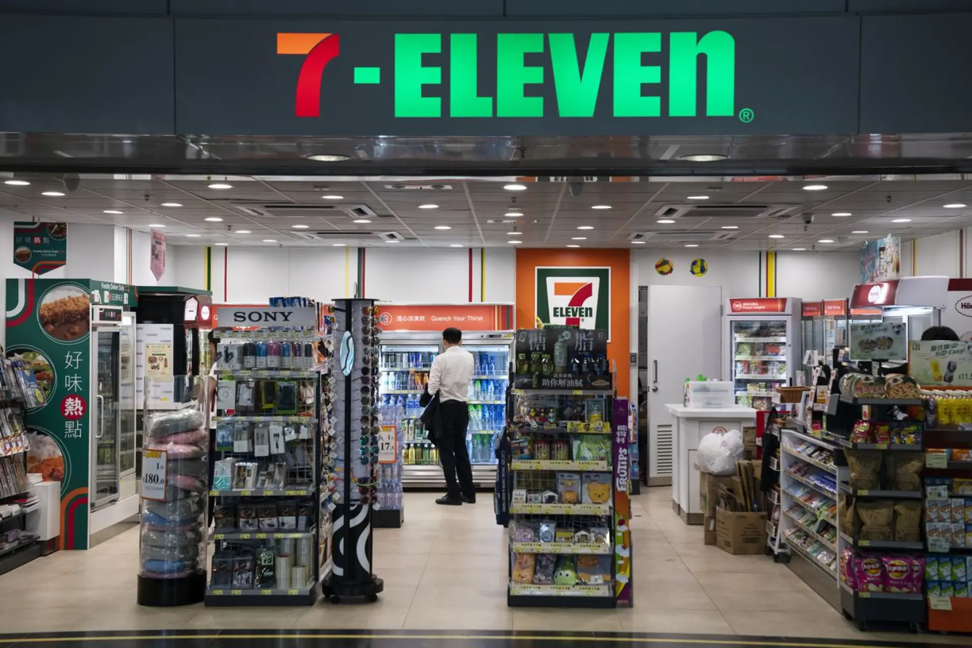 Tuyển nhân viên làm đồ ăn cho 7-Eleven