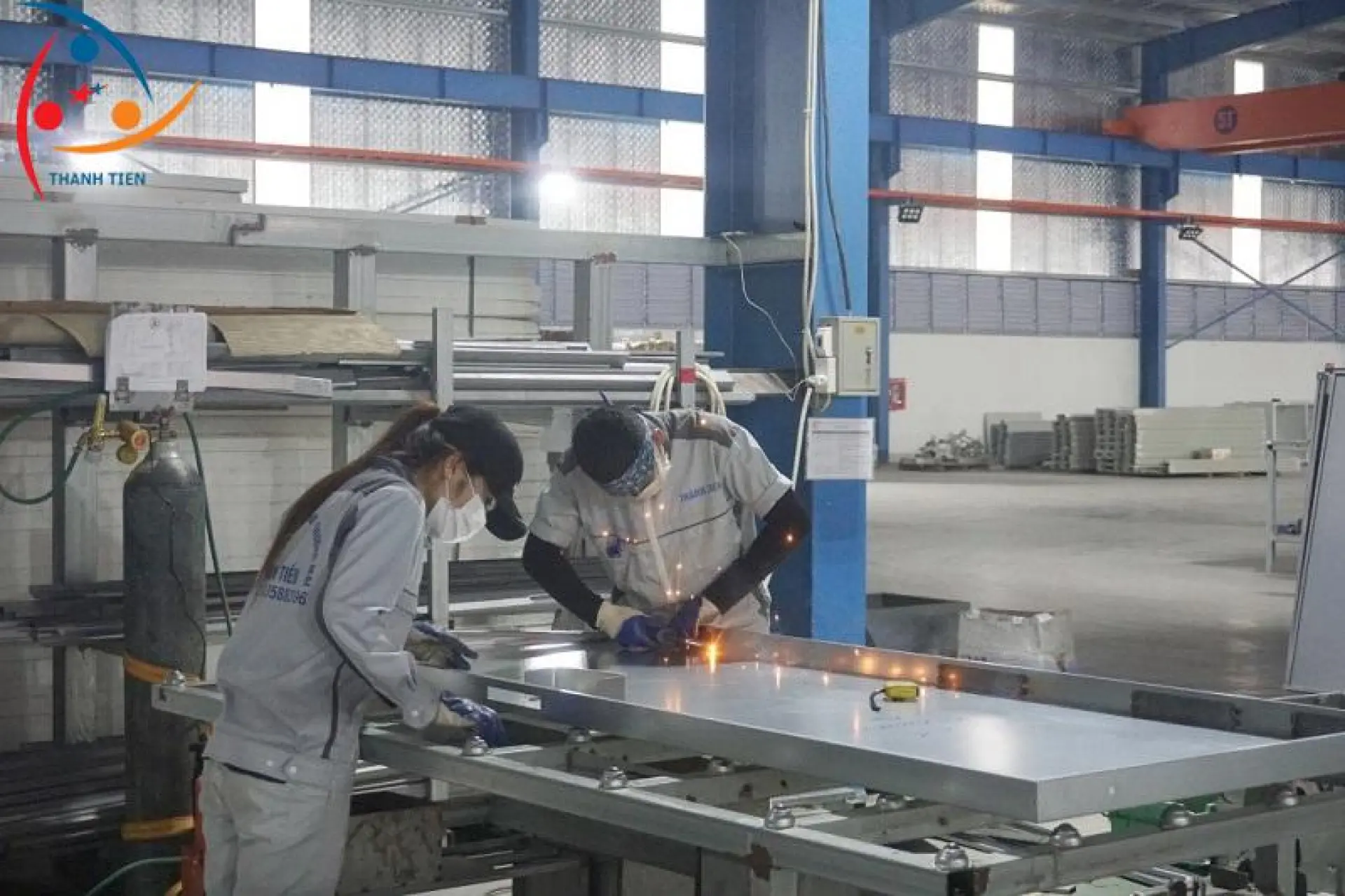 Tuyển 1 Nữ gia công linh kiện kim loại