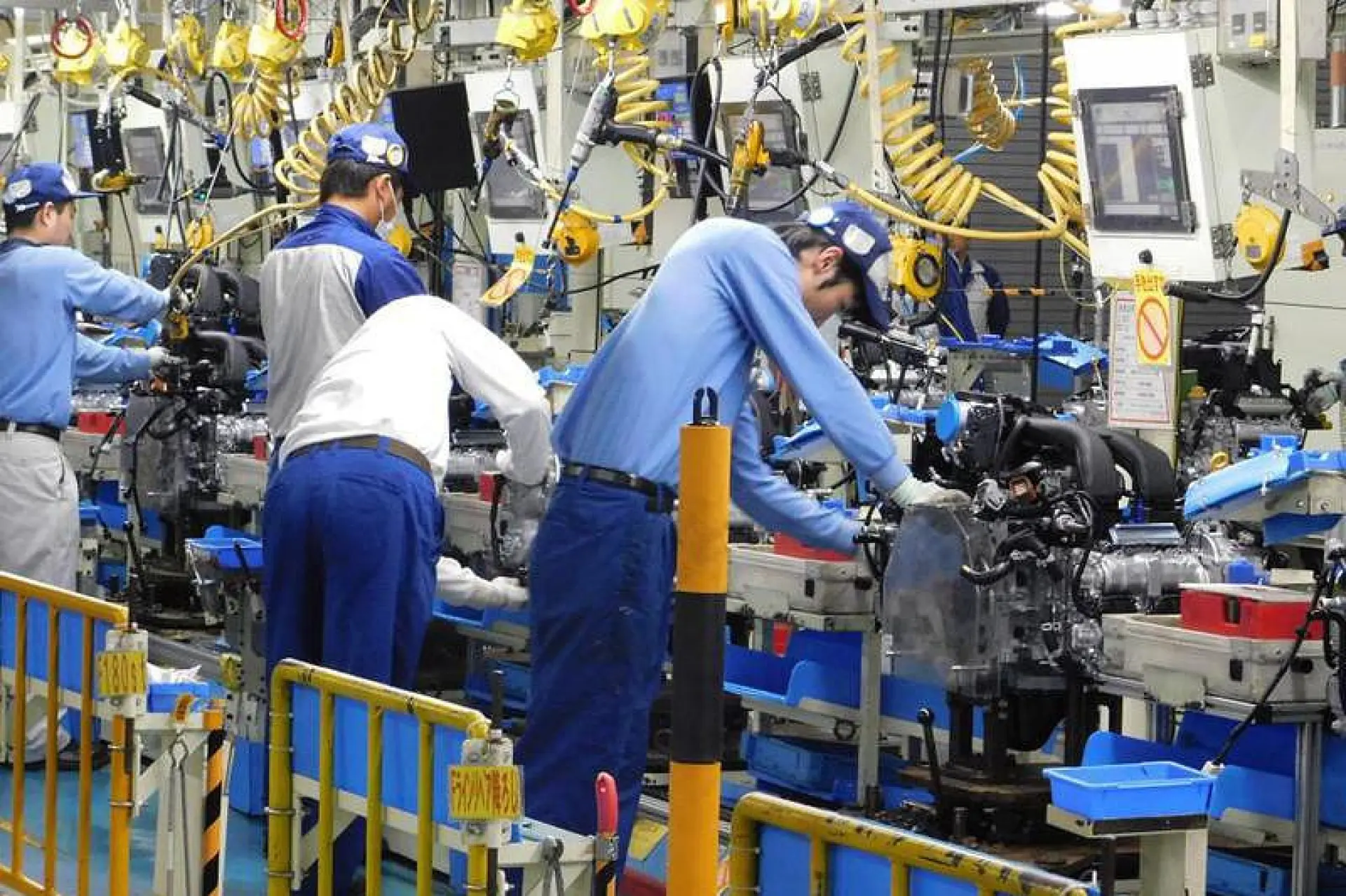 Tuyển 2 Nam sản xuất linh kiện ô tô