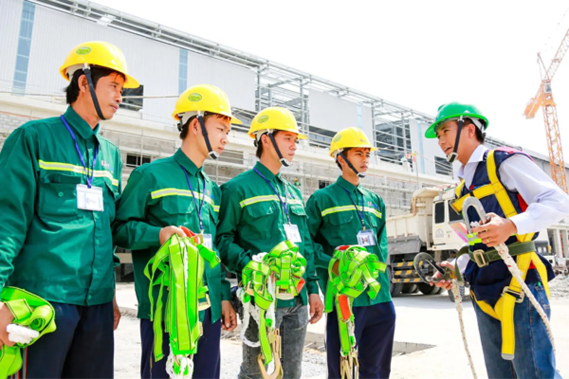 Tuyển 24 Nam công nhân xây dựng