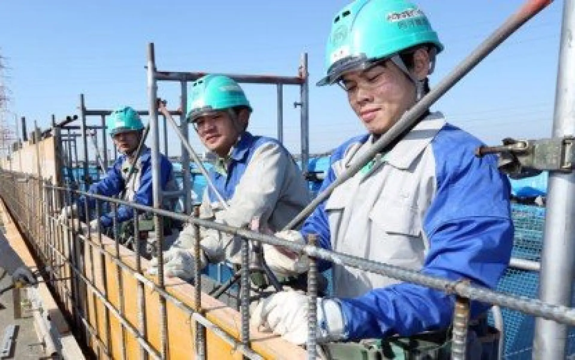 Tuyển 19 nam dùng máy đầm nền tại Hyogo