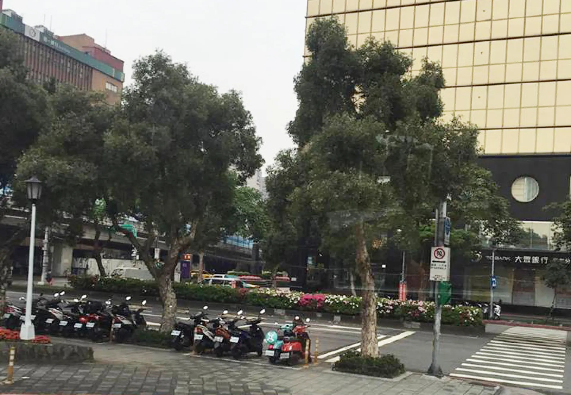 Tuyển 2 Nam cải tạo đường