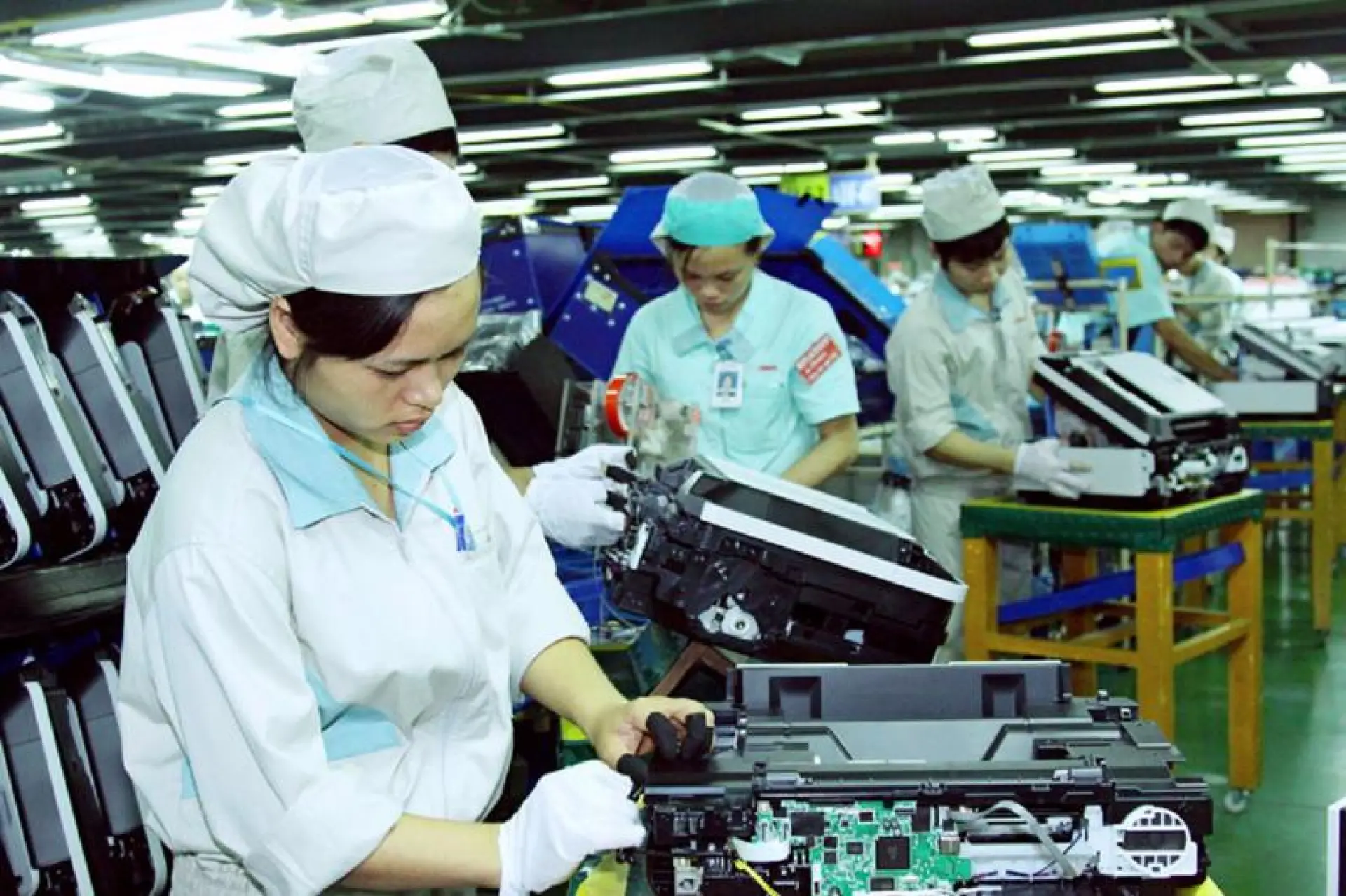 Tuyển 3 người sản xuất sản phẩm điện tử