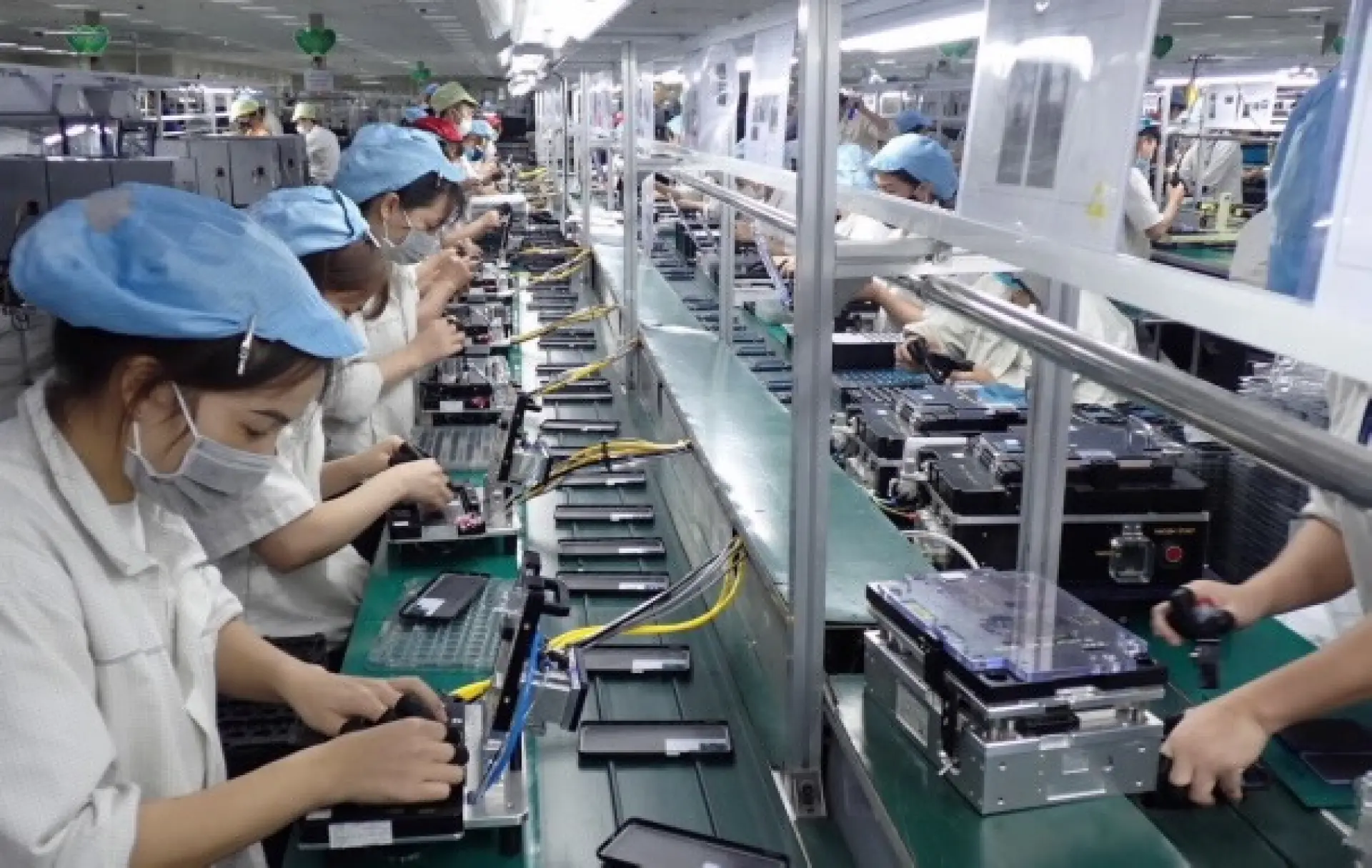Tuyển 4 Nữ sản xuất linh kiện điện tử
