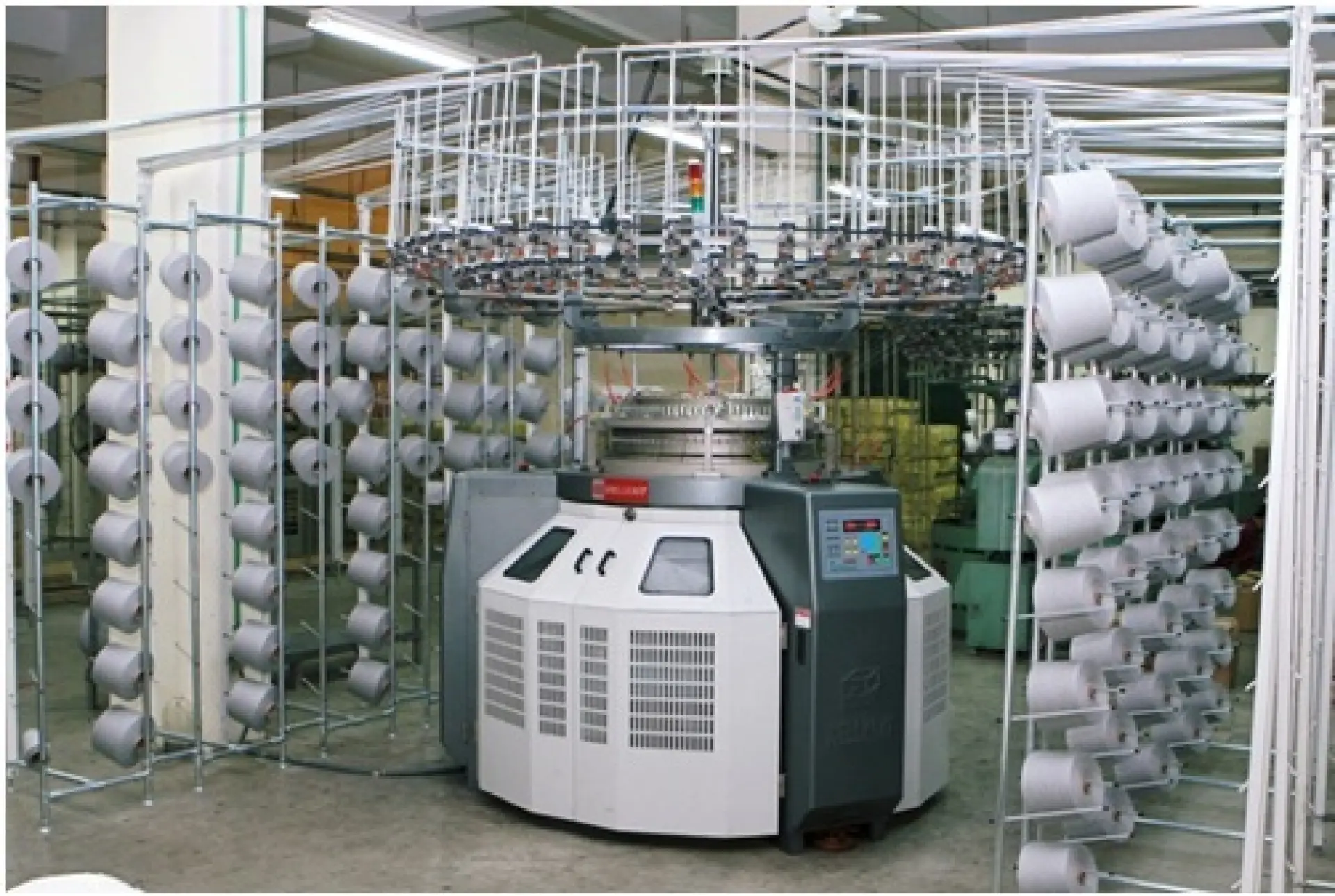 Tuyển 2 Nam vận hành máy dệt