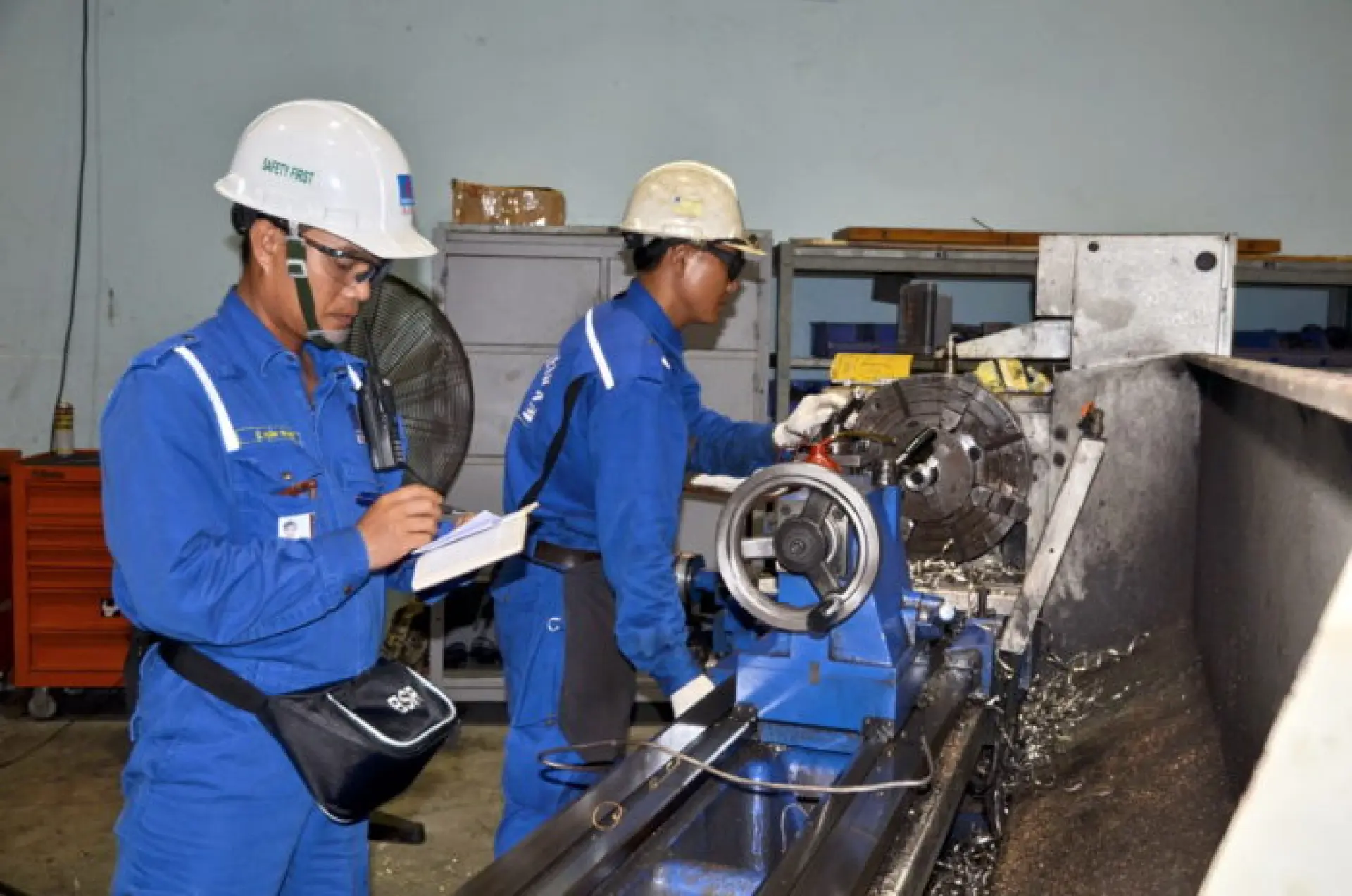 Tuyển 2 Nam sản xuất sản phẩm kim loại
