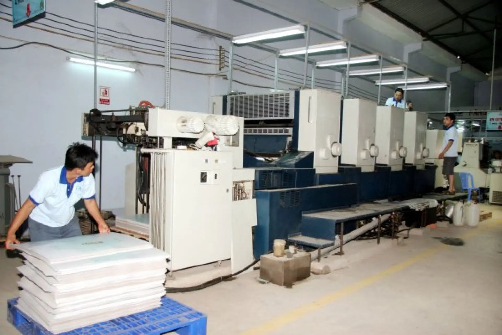 Tuyển 1 Người thao tác máy và vẽ