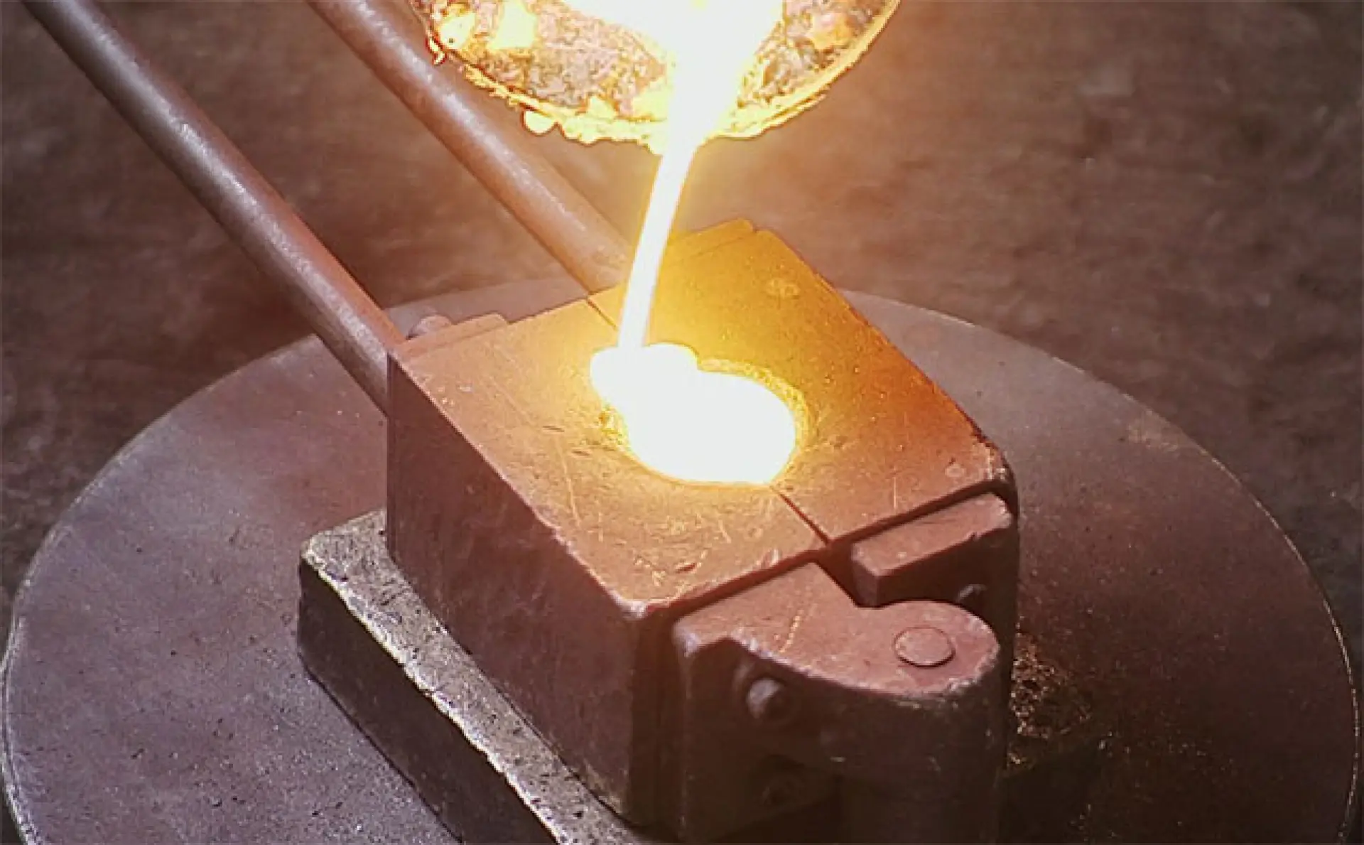 Tuyển 1 lao động đúc khuôn