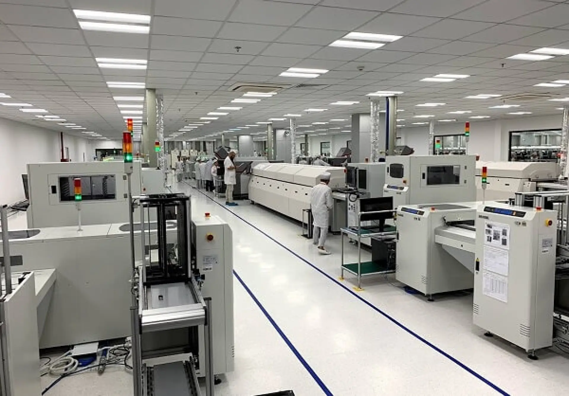 Tuyển 2 Nữ thao tác máy SMT