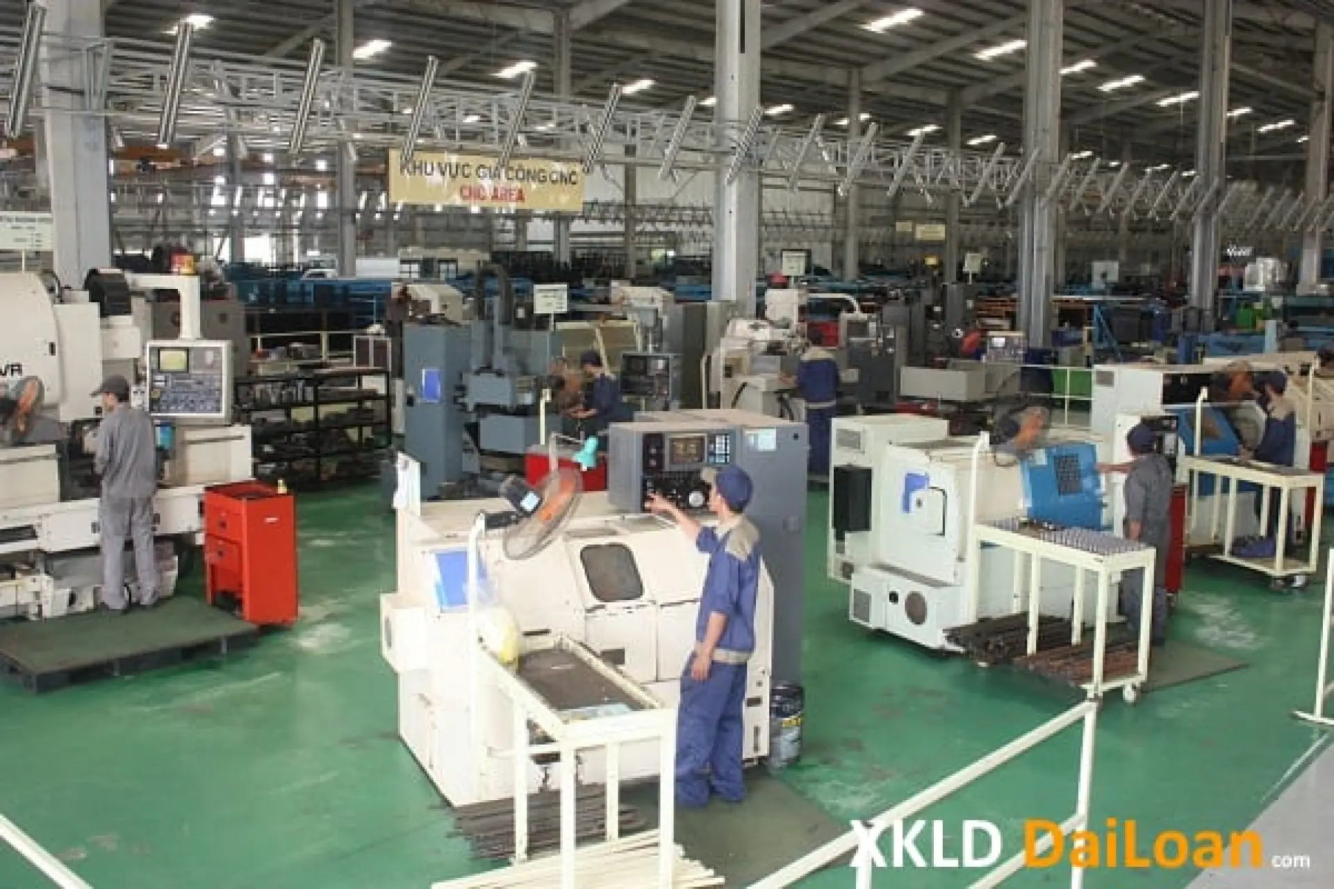 Tuyển 1 Nam thao tác máy sản xuất kim loại