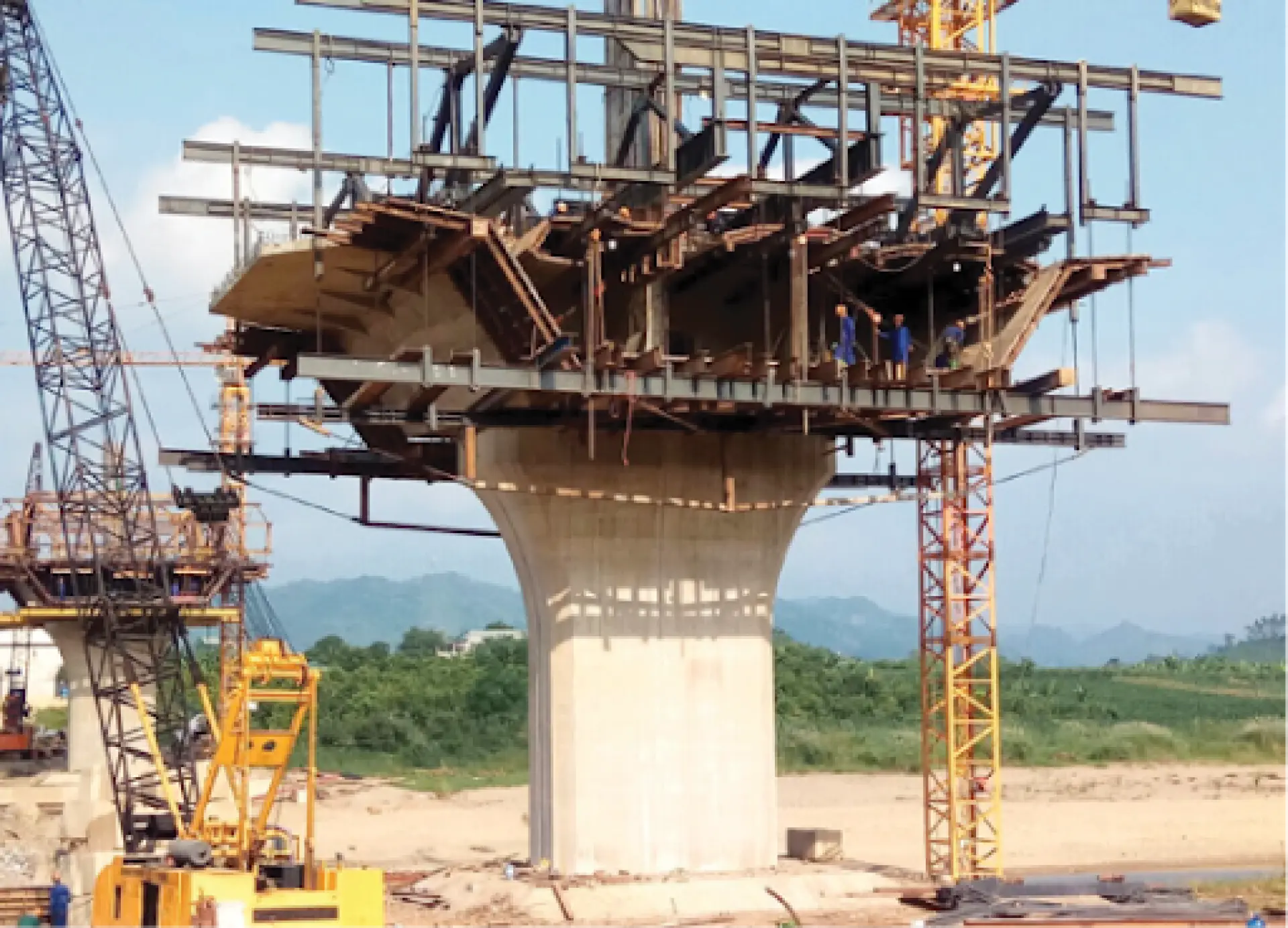 Tuyển 13 Nam làm công trình cầu đường