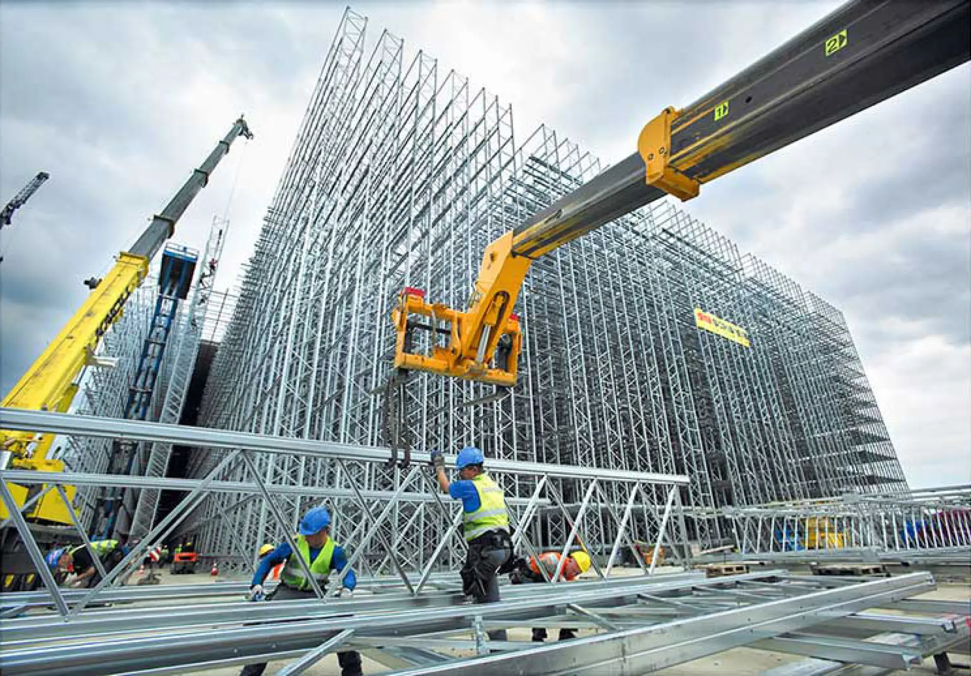 Tuyển 6 Người xây dựng tổng hợp và hậu cần trong công trường