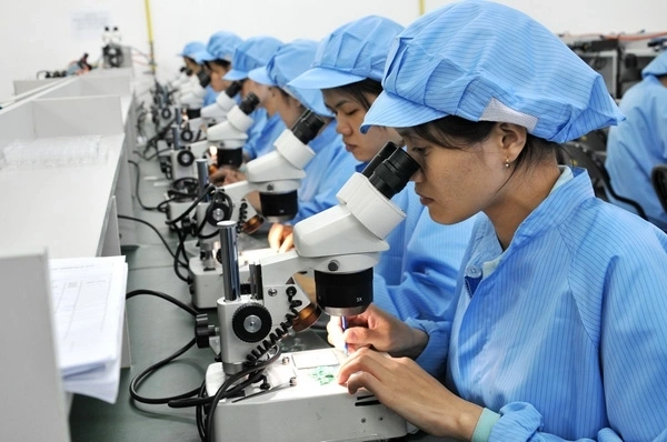 Tuyển 1 nữ sang làm điện tử tại Đào Viên