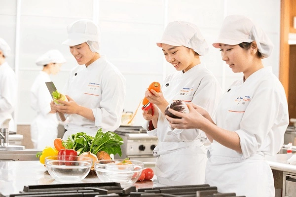 Tuyển 7 nữ làm thực phẩm gia vị sushi