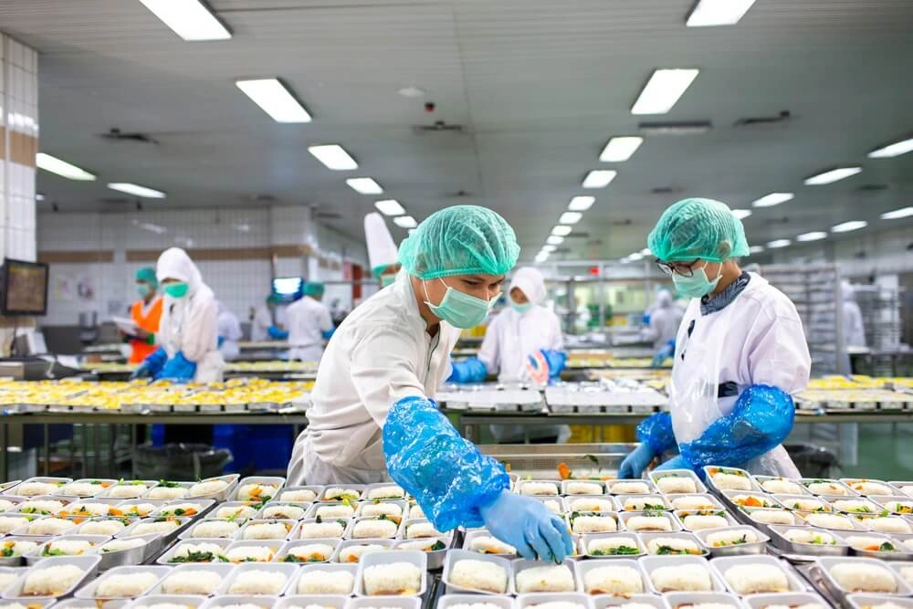 Cần 2 bạn nữ đi mới làm thực phẩm nấu lẩu tại Đài Trung