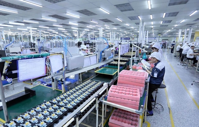 1 nam điện tử tái nạc thế