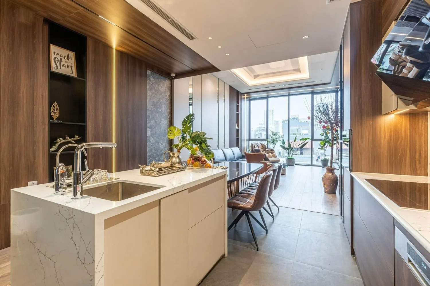 Chỉ với một chiếc khăn mềm ẩm, chúng ta có thể làm sạch bề mặt đá VICOSTONE với bất kỳ vết bẩn nào