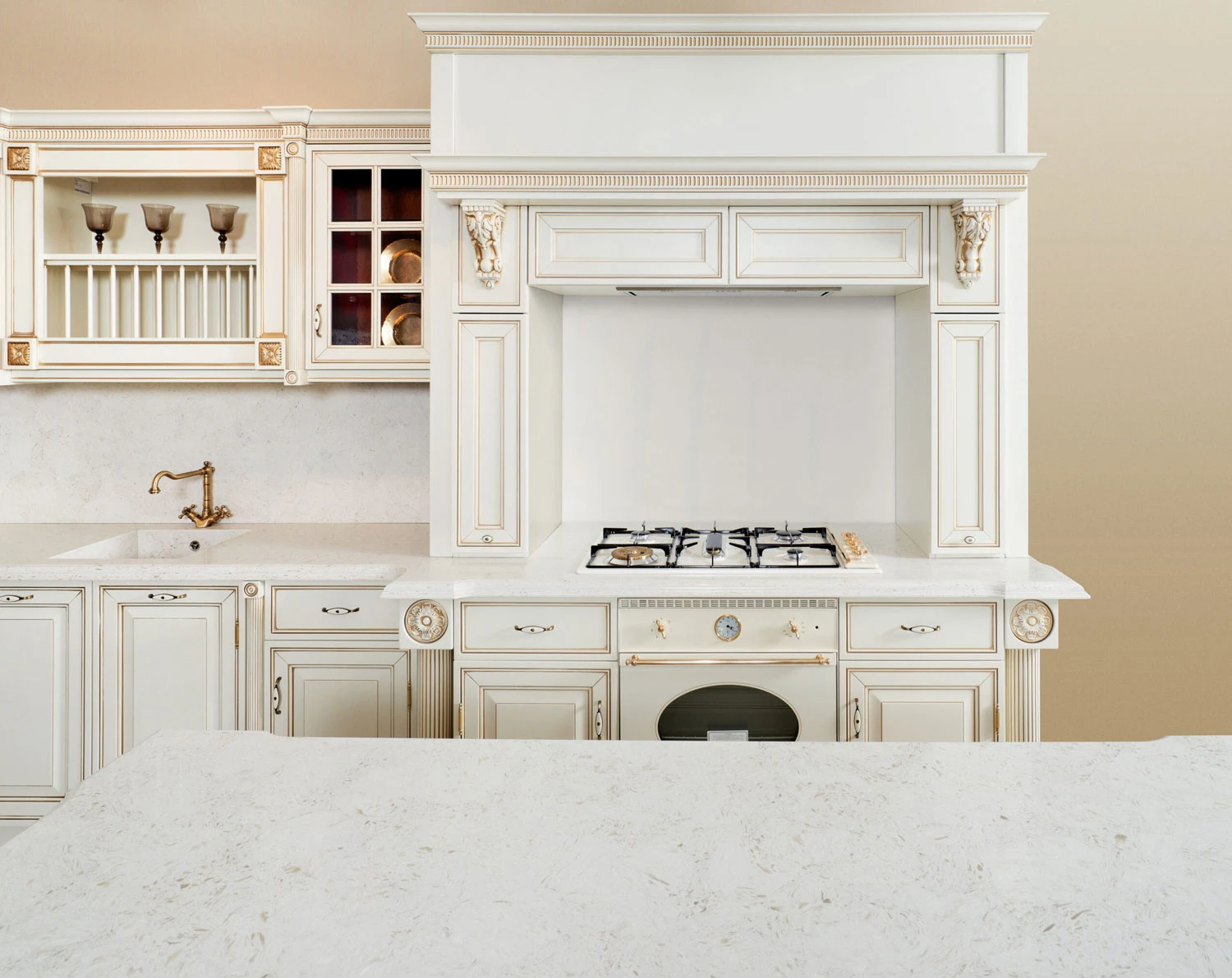 BQ8583 Akoya®
